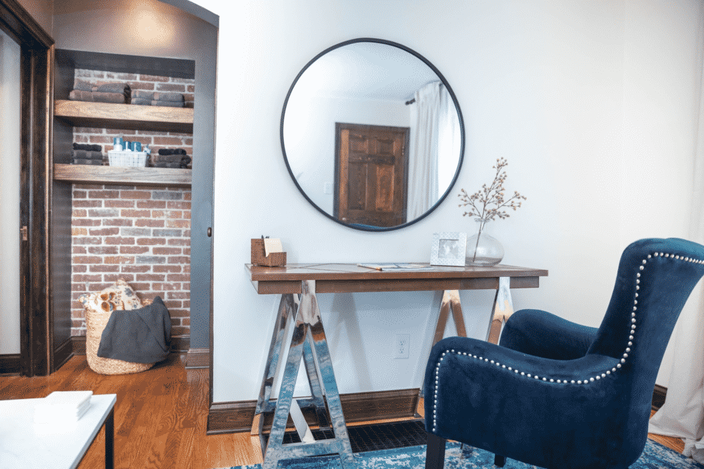 Desk_and_FLoating_Shelves_in_an_Airbnb