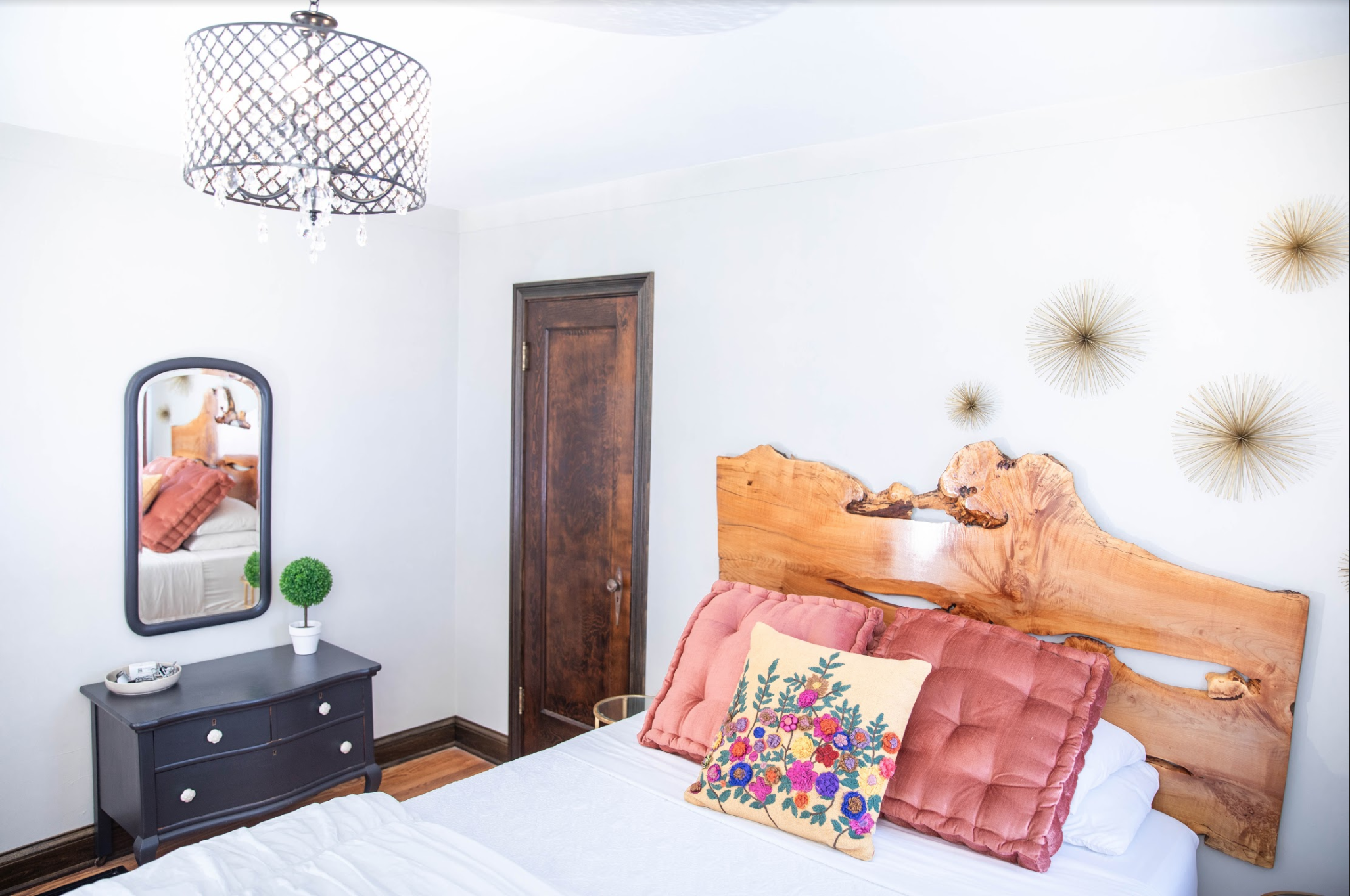 bedroom_with_pink_accents_and_a_vanity_with_a_mirror