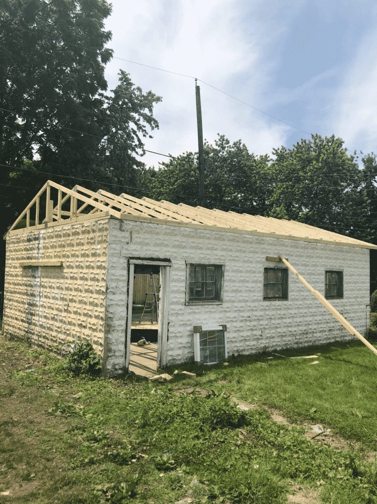 Garage_Getting_New_Trusses_And_Roof