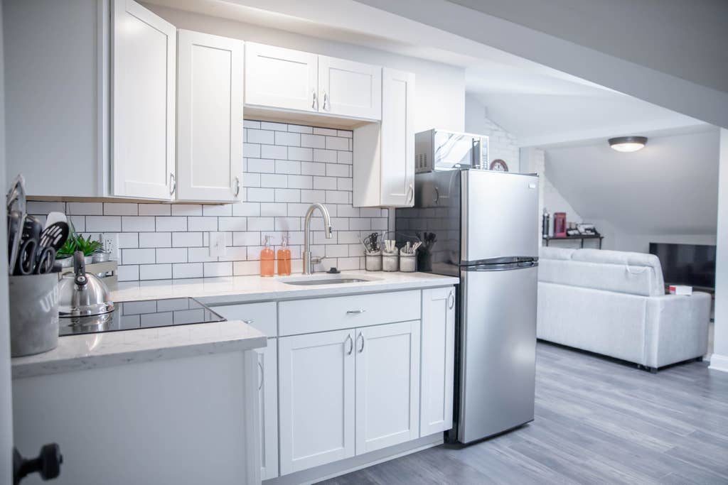 white_kitchen_with_subway_tile